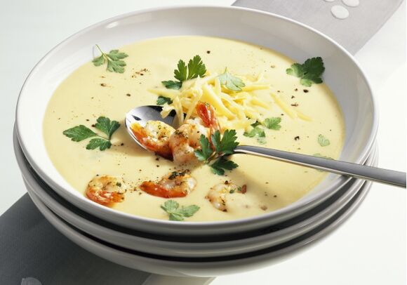 Viduržemio jūros dietos pietums gali būti sūrio grietinėlė ir jūros gėrybių sriuba. 